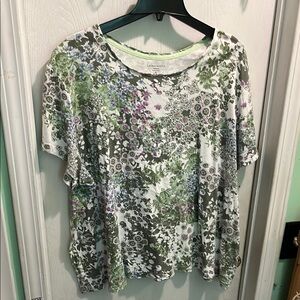 Laura Scott Green and Gray Boxy Short Sleeve Tee